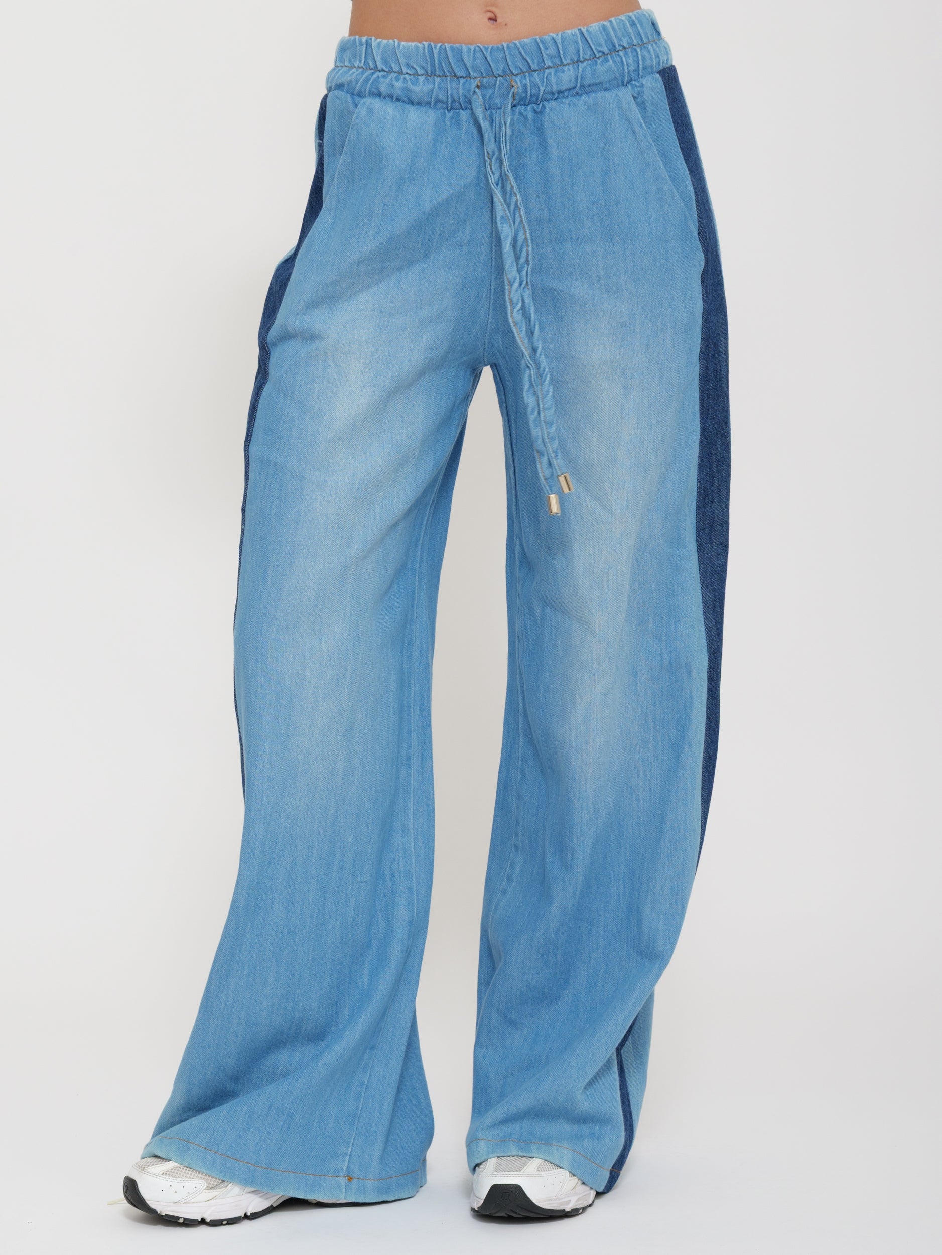 Pantalaccio jeans wide leg con strisce laterali