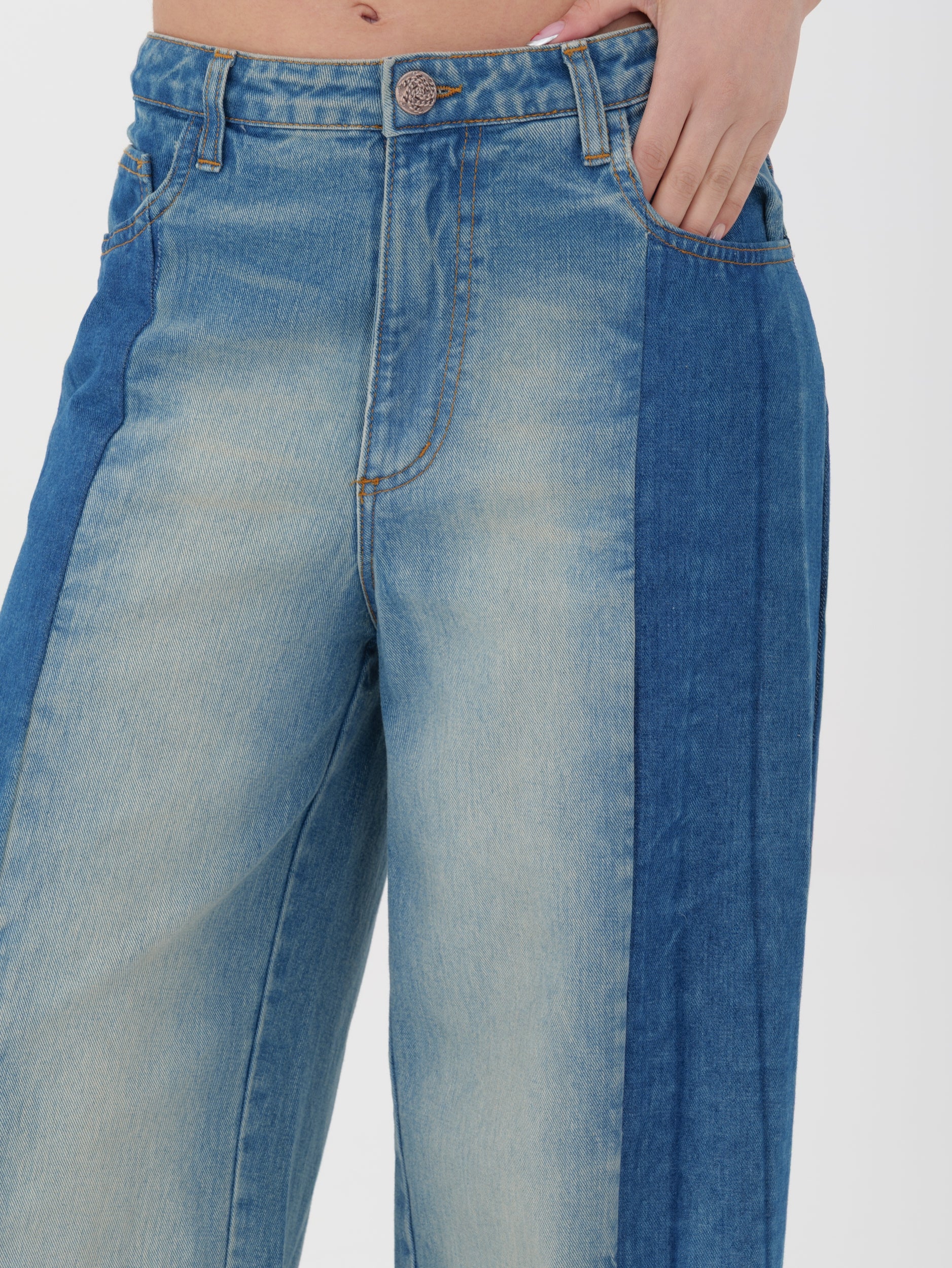 Jeans tensione in fondo largo