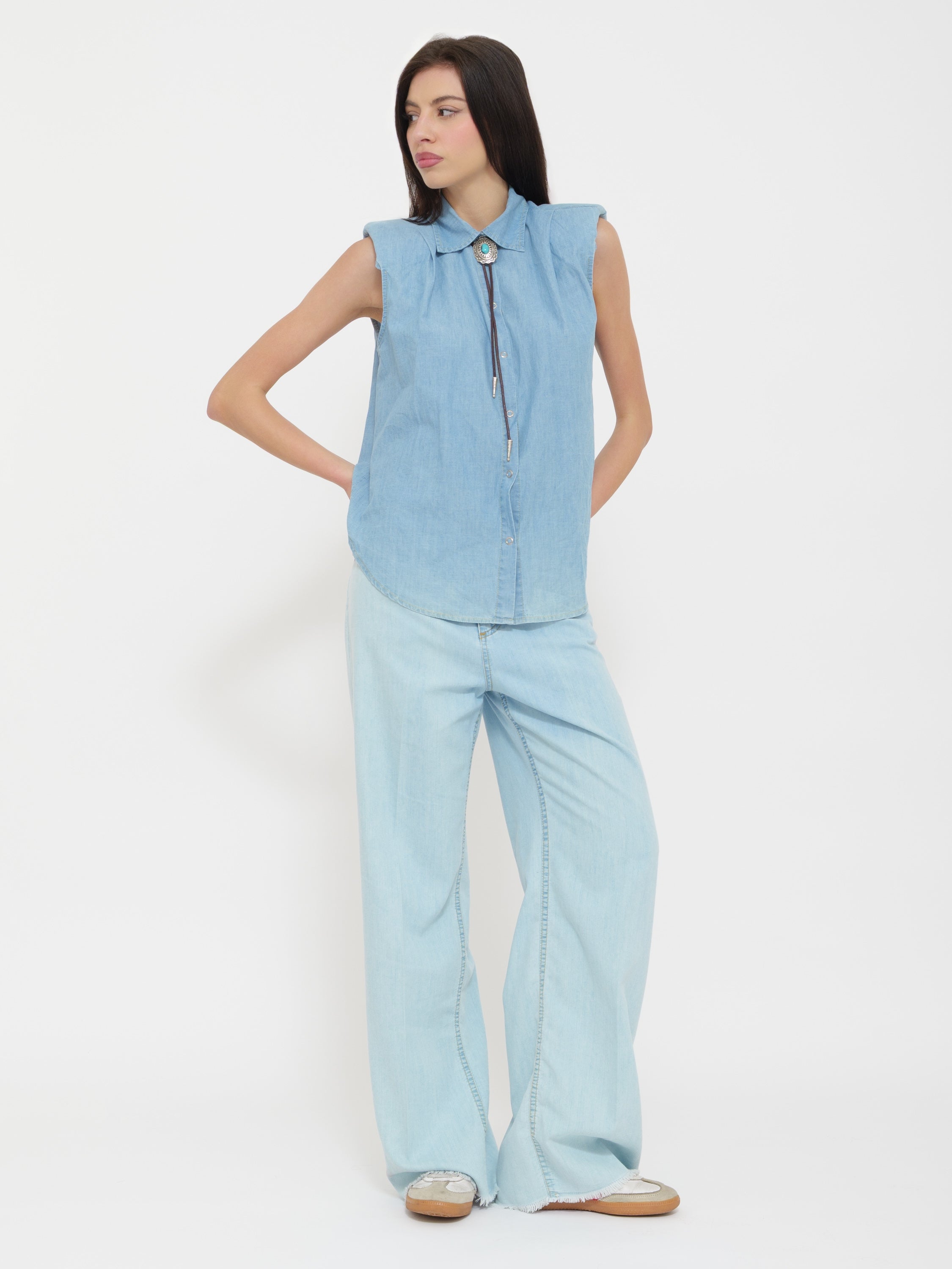 Camicia jeans smanicate dettaglio collana Dixie