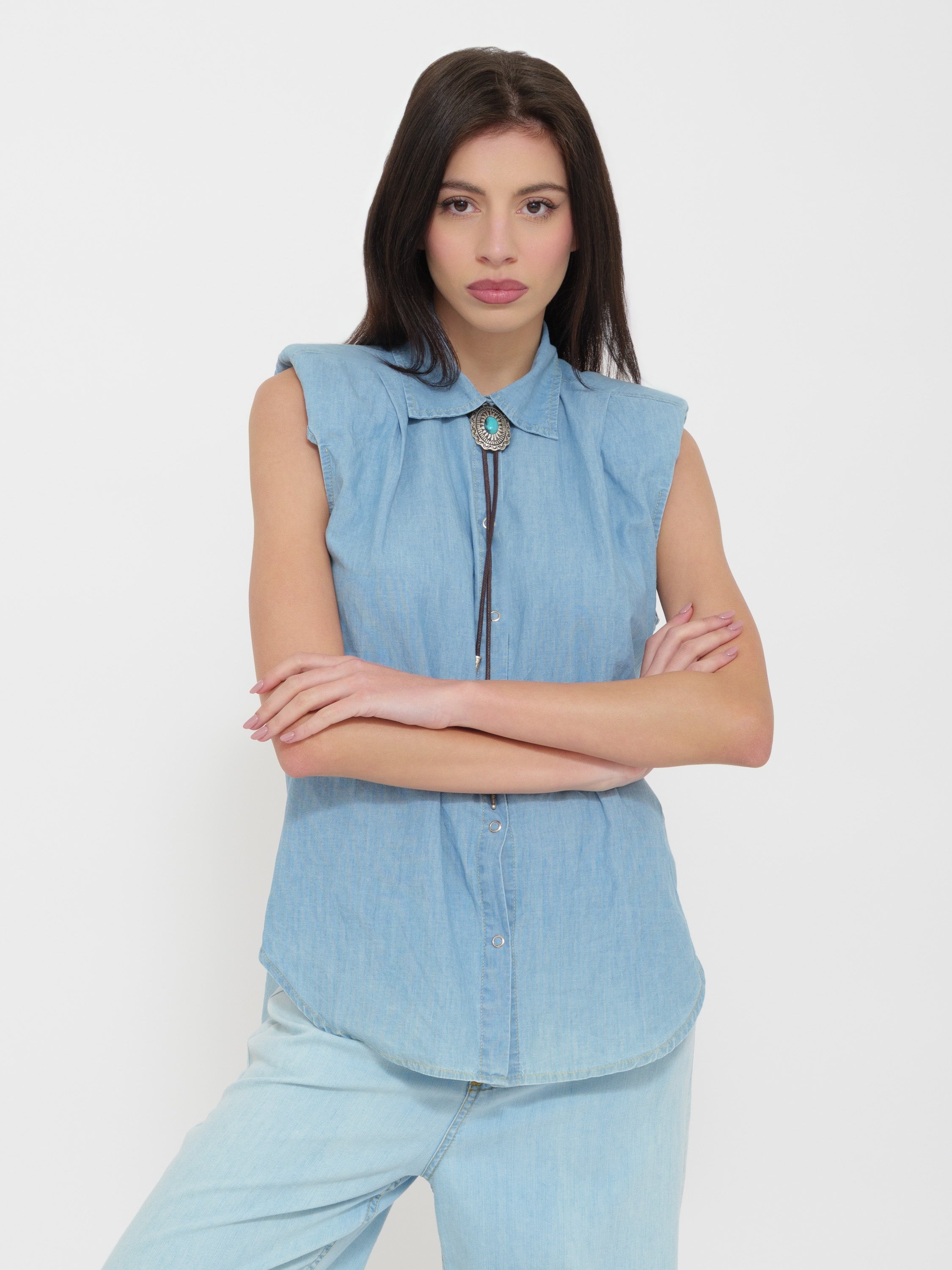 Camicia jeans smanicate dettaglio collana Dixie