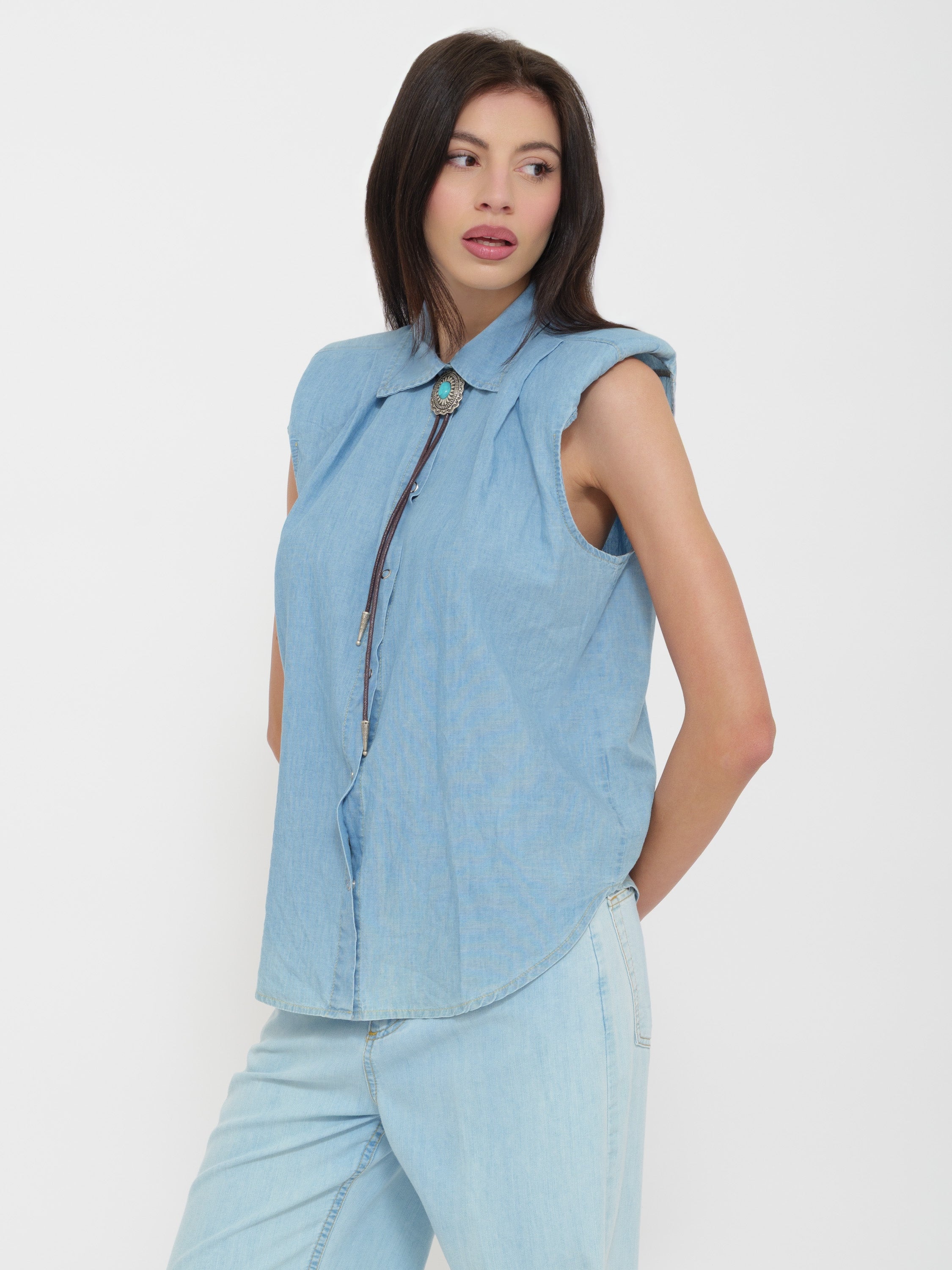 Camicia jeans smanicate dettaglio collana Dixie