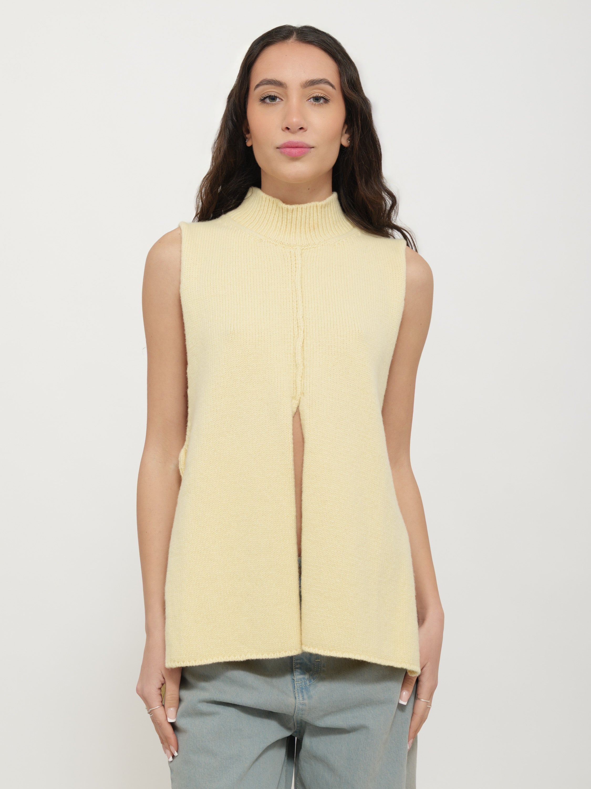 Gilet giallo burro laboratorio