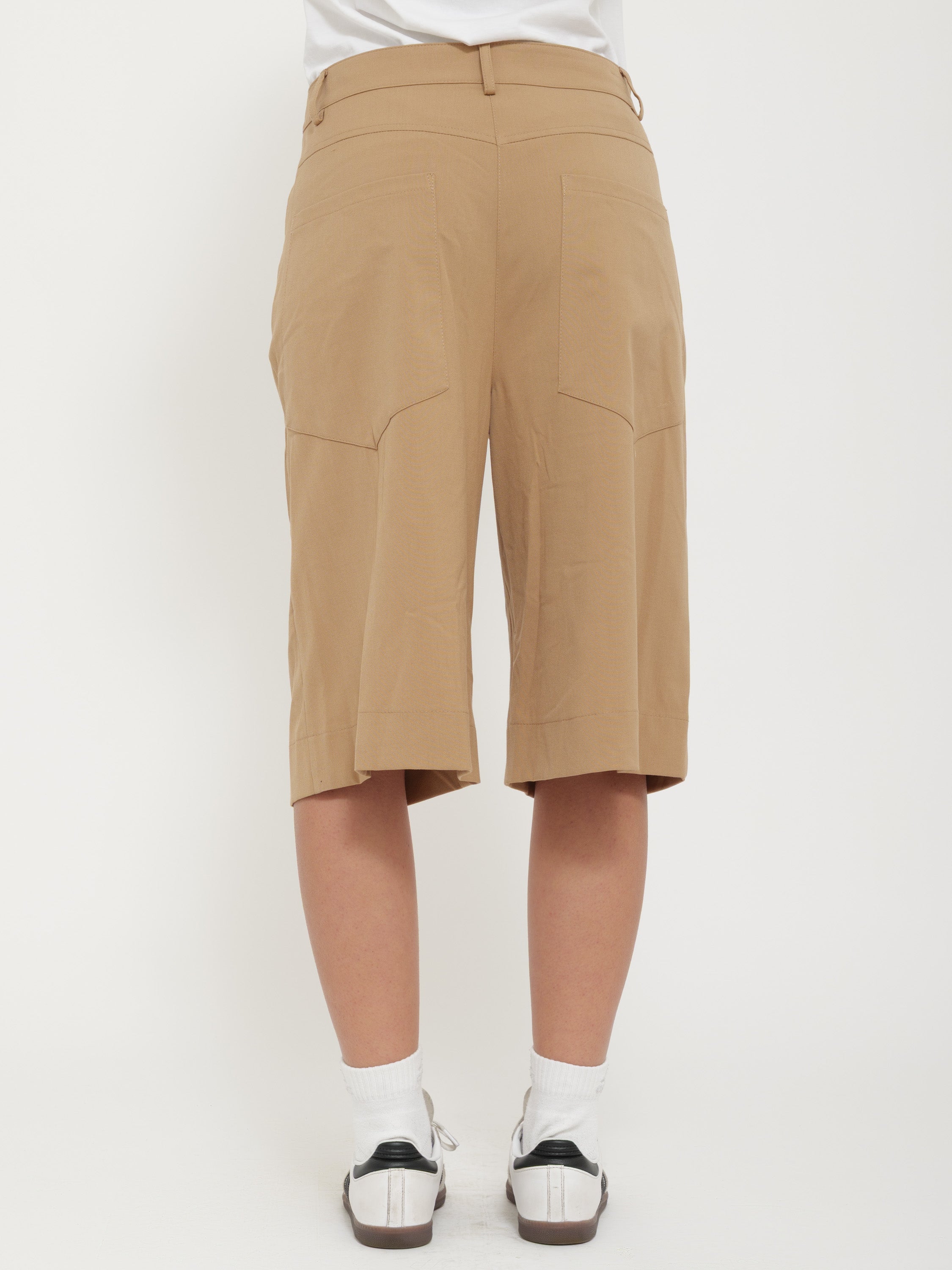 Bermuda marrone tensione in