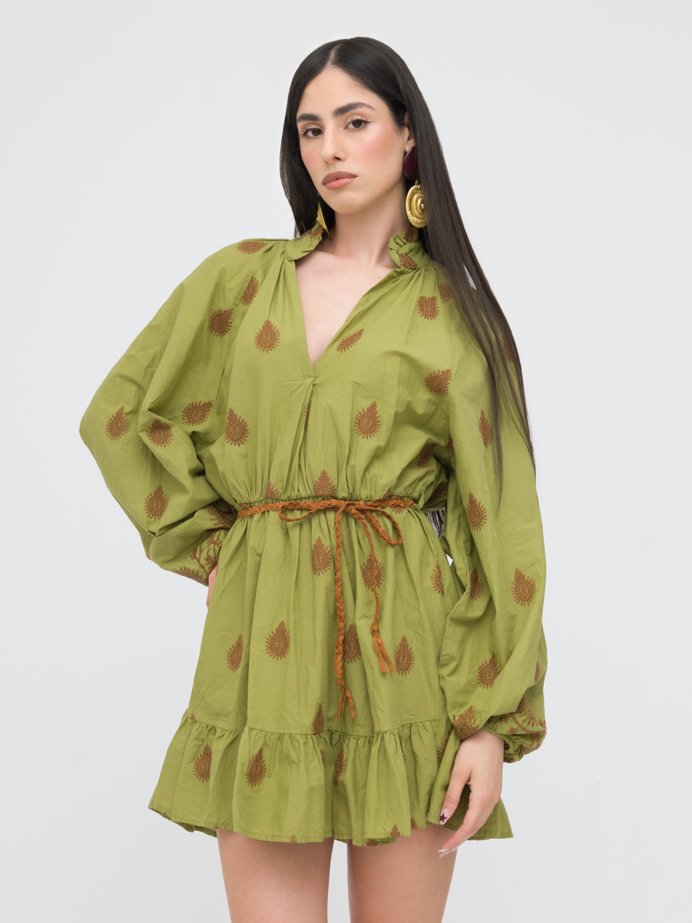 DIXIE - mini dress verde con motivi in marrone e laccio in vita