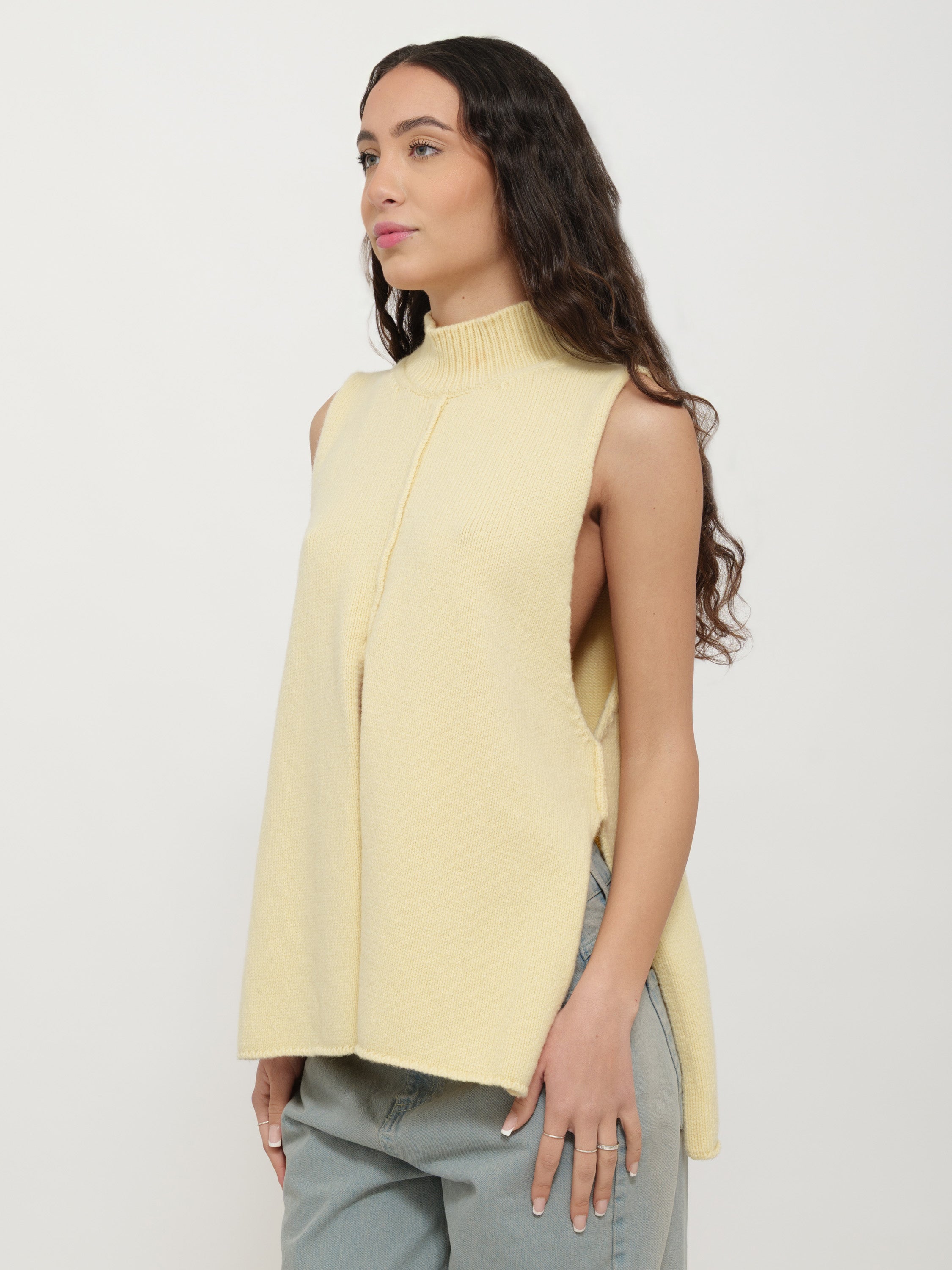 Gilet giallo burro laboratorio